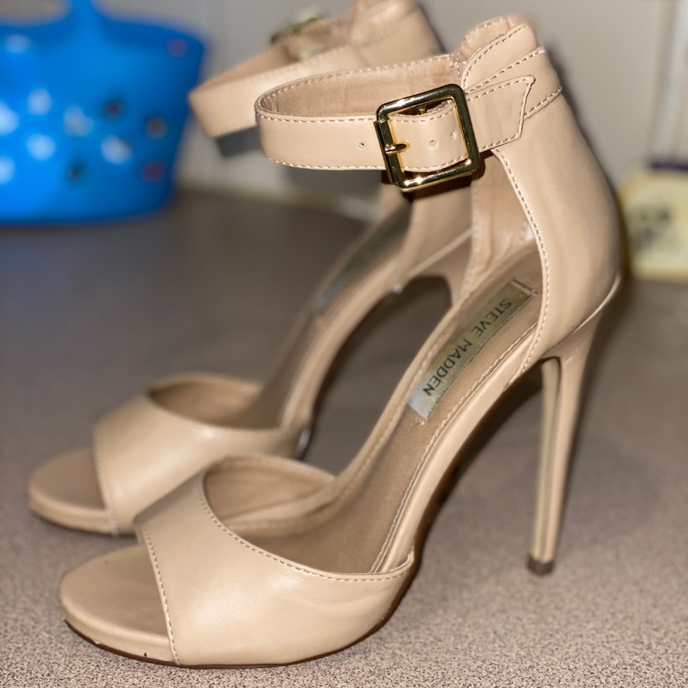 Steve Madden used high heels. Size: 6.5